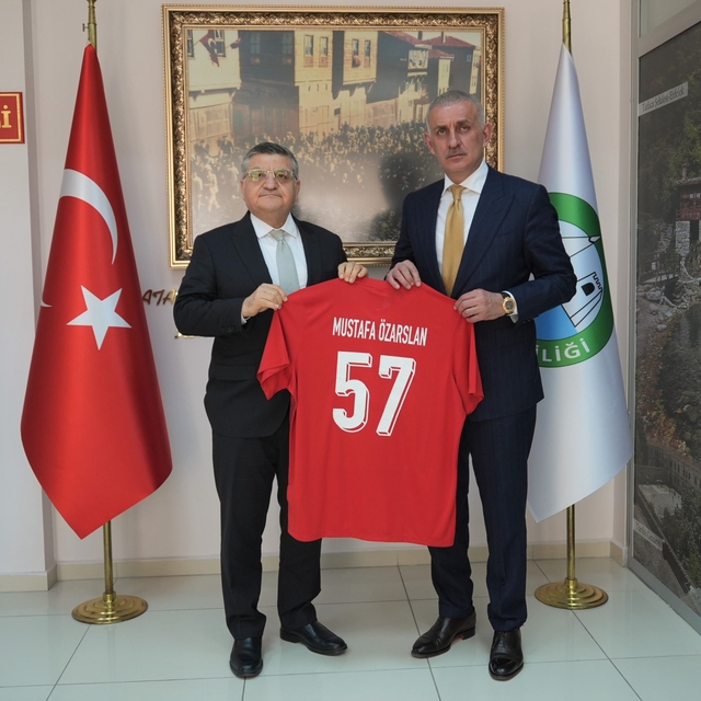 Hacıosmanoğlu'ndan Sinop'a milli maç ziyareti