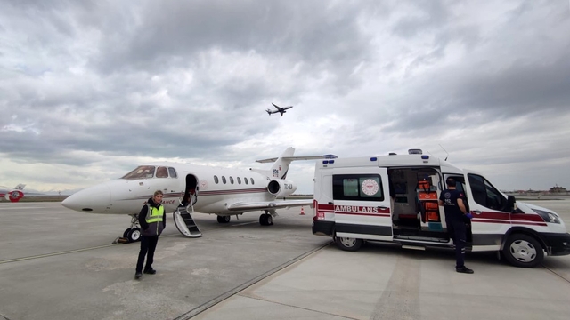 Van'da 2 günlük bebek için ambulans uçak havalandı