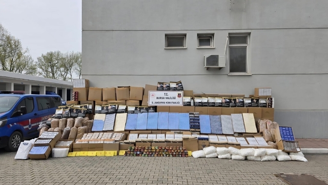 Bursa'da kaçak tütün operasyonu; 3 gözaltı