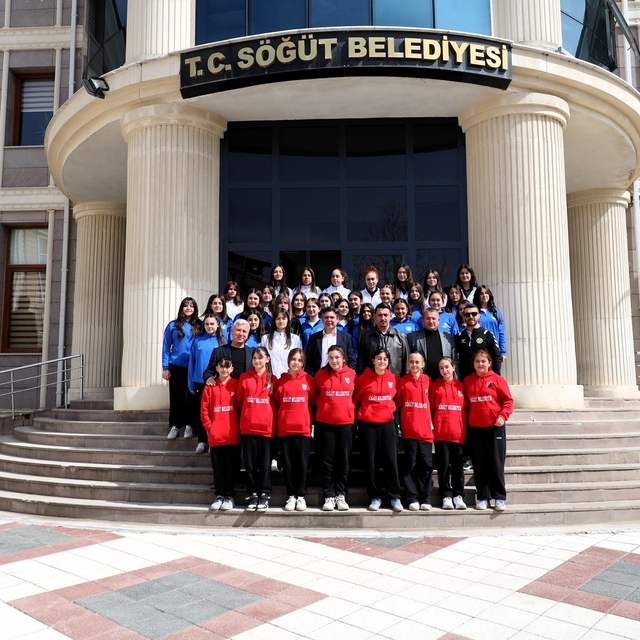 Söğüt Spor Voleybol Takımı'nı makamında kabul etti