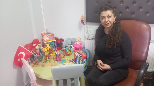 Gültepe Muhtarlığı'nda çocuklar için oyun masası hazırlandı
Aileleri muhtarlık işlemlerini yaparken sıkılan çocuklar oyun masasında vakit geçirecek