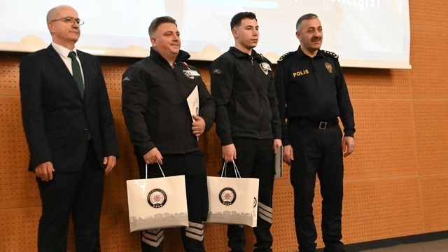 Otogarda uyuşturucu sevkiyatını engelleyen güvenlik personeline plaket