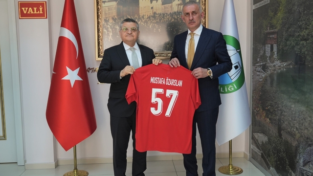 Hacıosmanoğlu'ndan Sinop'a milli maç ziyareti