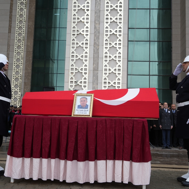 Polis memuru dualarla uğurlandı