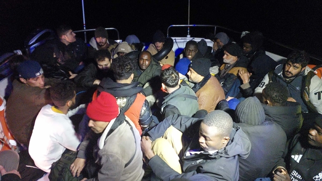 Bodrum'da su alan bottaki 30 kaçak göçmen kurtarıldı