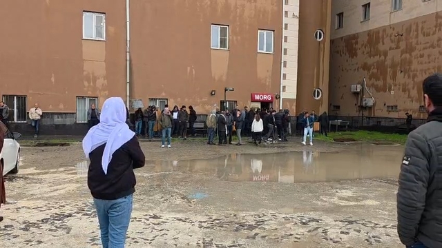 Okulun bahçesine yıldırım düştü; 2 çocuk öldü