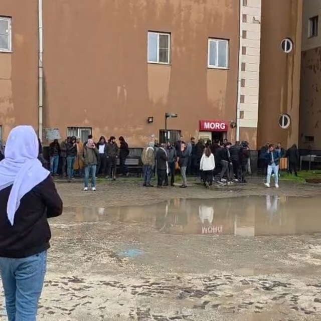 Okulun bahçesine yıldırım düştü; 2 çocuk öldü