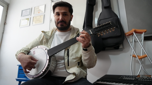 Trafik kazası sonrası engelli kalan genç öğretmenin azmi