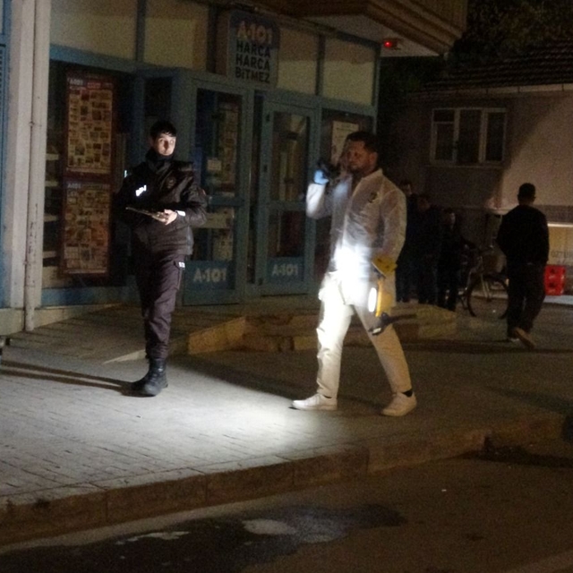 İki grup arasında bıçaklı kavga; 3 yaralı