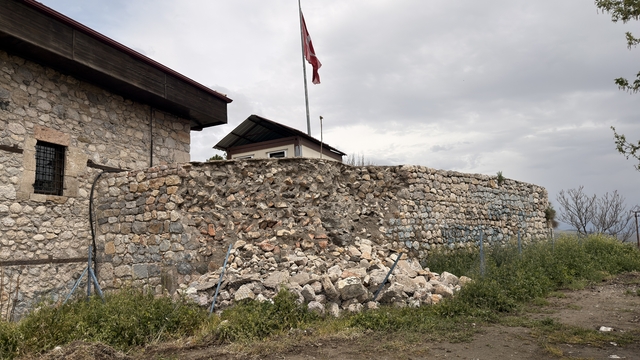 Roma İmparatoru Sezar'ın "Geldim, gördüm, yendim" dediği kale surlarında çökme yaşandı