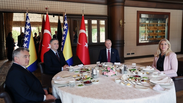 Cumhurbaşkanı Erdoğan Bosna Hersek Devlet Başkanlığı Konseyi üyeleriyle bir araya geldi