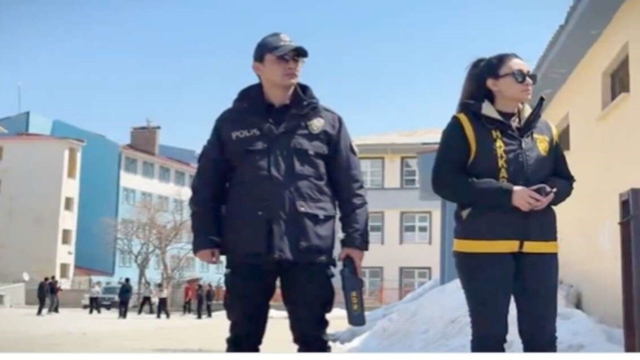 Hakkâri emniyetinden okullarda güvenlik seferberliği