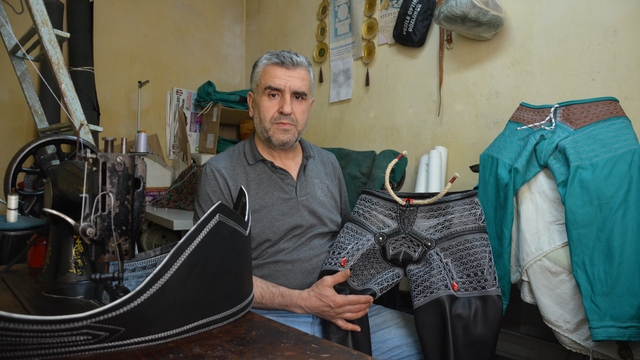 Er meydanının gizli kahramanı zamana direniyor
Demircili kispet ustası başpehlivanları kuşatmaya devam ediyor