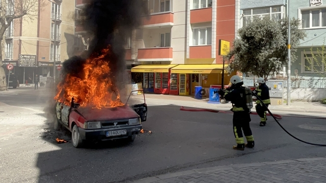 Tekirdağ'da korku dolu anlar: LPG'li otomobil alev topuna döndü