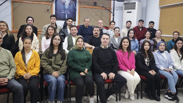 TRT Erzurum Radyosu'nda ustalar ile gençler buluştu