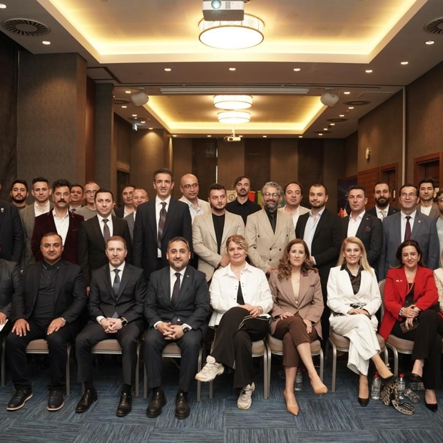 Azerbaycan yatırım fırsatları, İzmir'de masaya yatırıldı