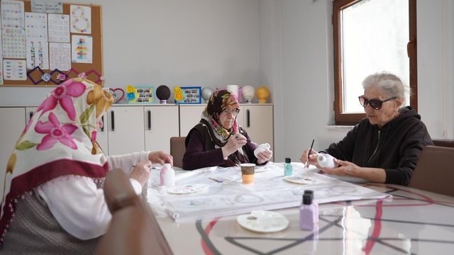 Düzce'de ilk ve tek, Türkiye'ye örnek
Alzheimer hastaları gündüz bakım merkezi önemli bir ihtiyacı karşıladı
Hem hastalar hem de aileleri mutlu