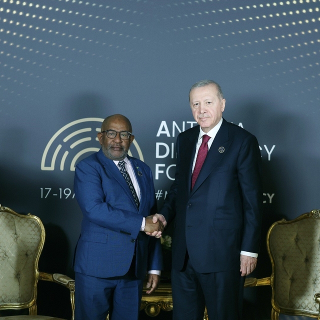 Cumhurbaşkanı Erdoğan Komorlar Birliği Cumhurbaşkanı Assoumani Azali ile gö...