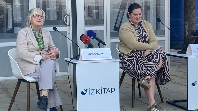 İlber Ortaylı, İzmir'de adını taşıyan kütüphane önünde anıldı