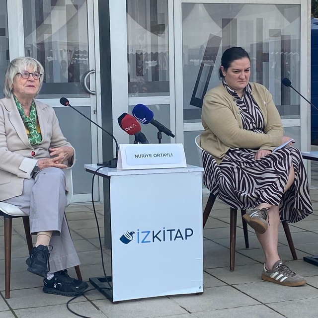 İlber Ortaylı, İzmir'de adını taşıyan kütüphane önünde anıldı