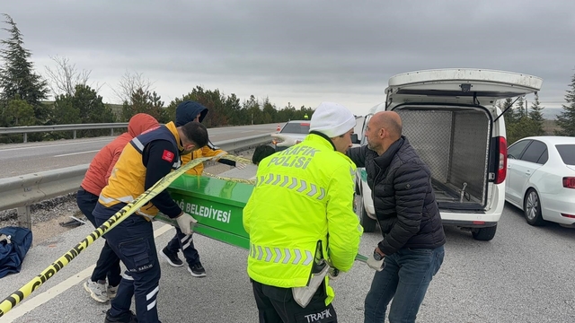 Refüje girip yan yatan araçta 1kişi öldü, 2 kişi yaralandı