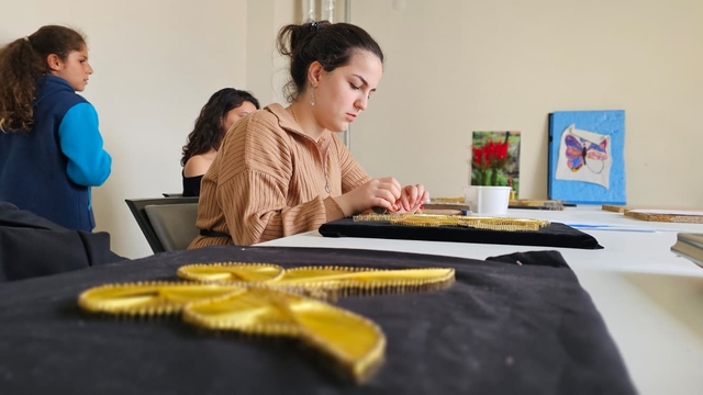 Hasköy'de gençler filografi sanatıyla hem hobi ediniyor hem meslek öğreniyor