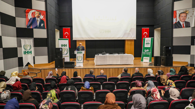 Diyarbakır'da "Teorik ve Pratik Yönleriyle Sivil Toplumda Kadın" paneli düzenlendi