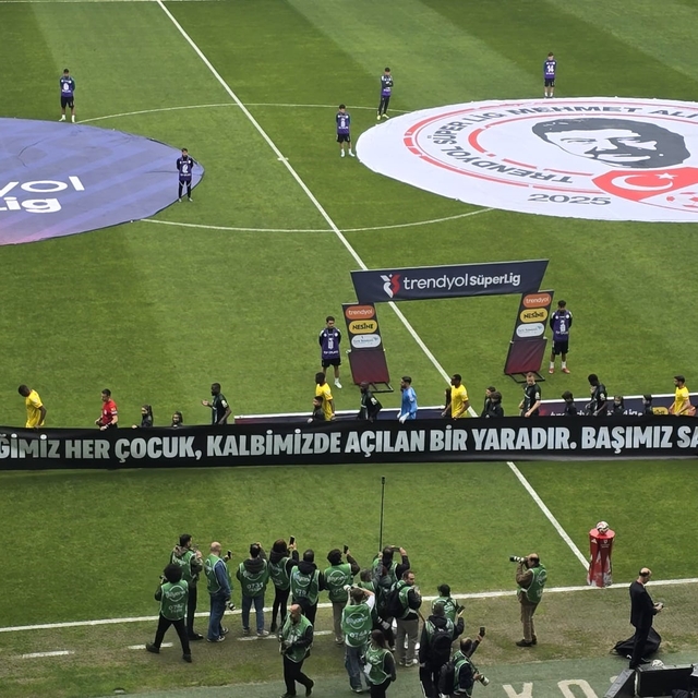 Kocaeli'de tribünler sustu, çocuklar için yas tutuldu
Okul saldırısında öle...