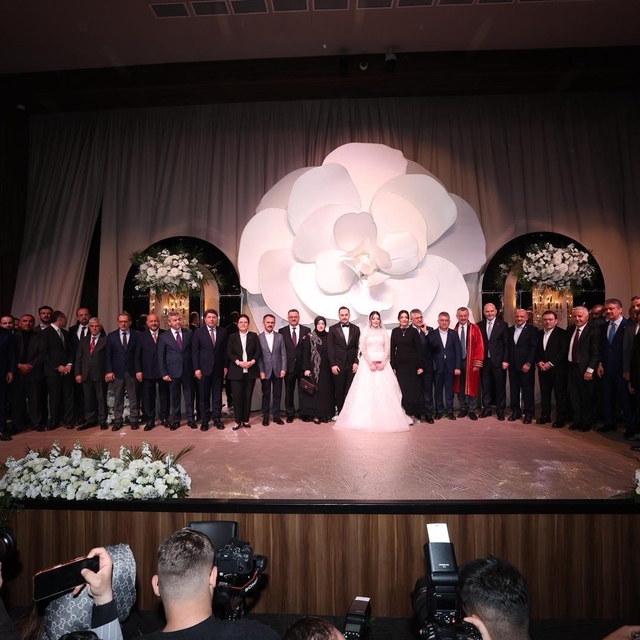 Nikah töreni siyaset camiasını bir araya getirdi
