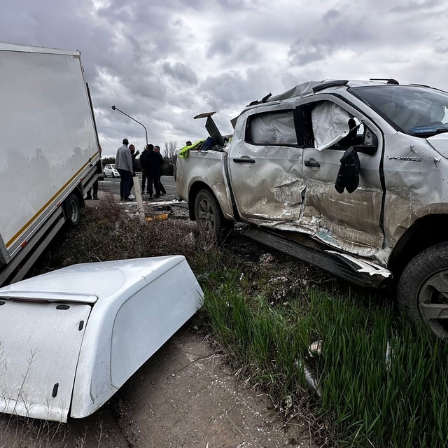 Kulu'da kamyonet ile pikap çarpıştı: 2 yaralı
