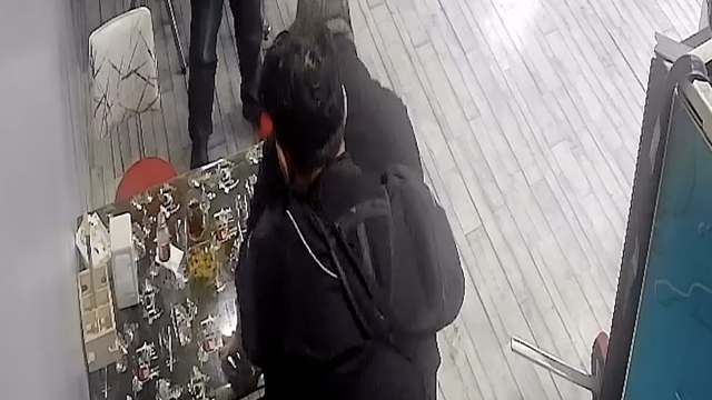 Nefes borusuna çilek takılan döner ustasını kurye kurtardı