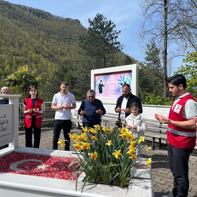 Şehit Jandarma Uzman Arif Demirel, kabri başında anıldı