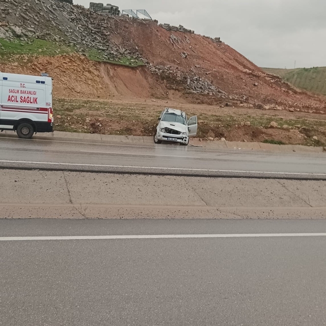 Siirt'te araç takla attı: 2 yaralı