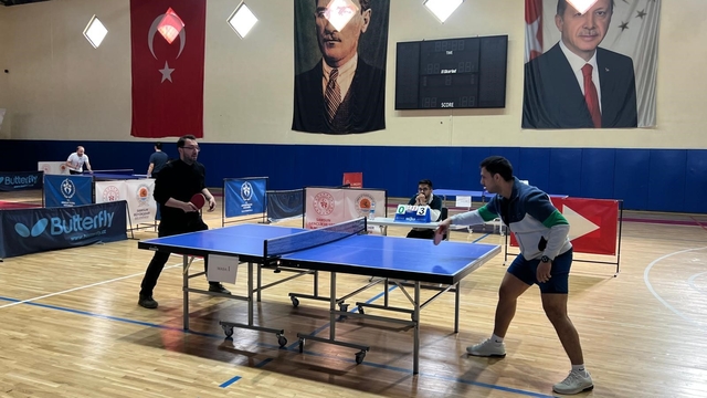 Vezirköprü'de sağlık çalışanları masa tenisi turnuvası