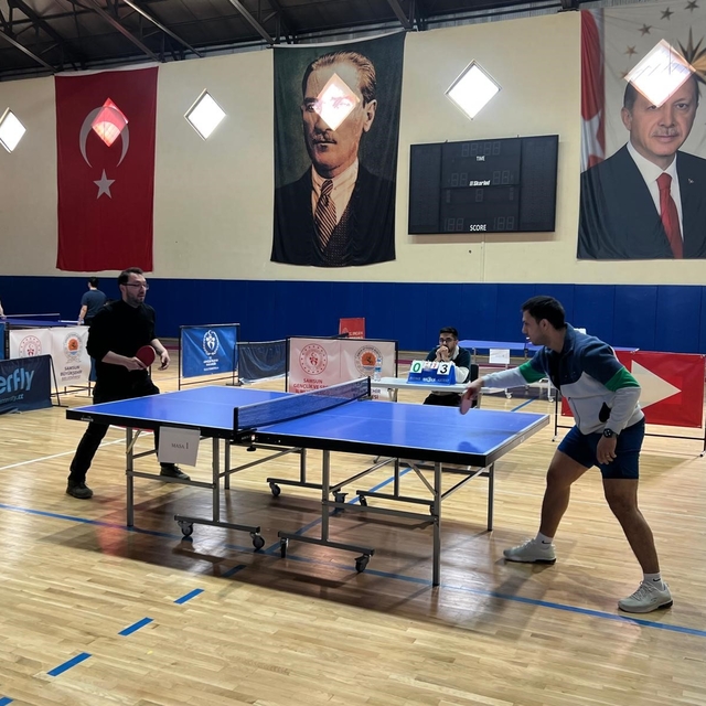 Vezirköprü'de sağlık çalışanları masa tenisi turnuvası