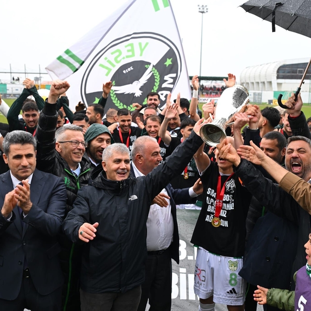 12 Bingölspor kupayı evinde kaldırıldı