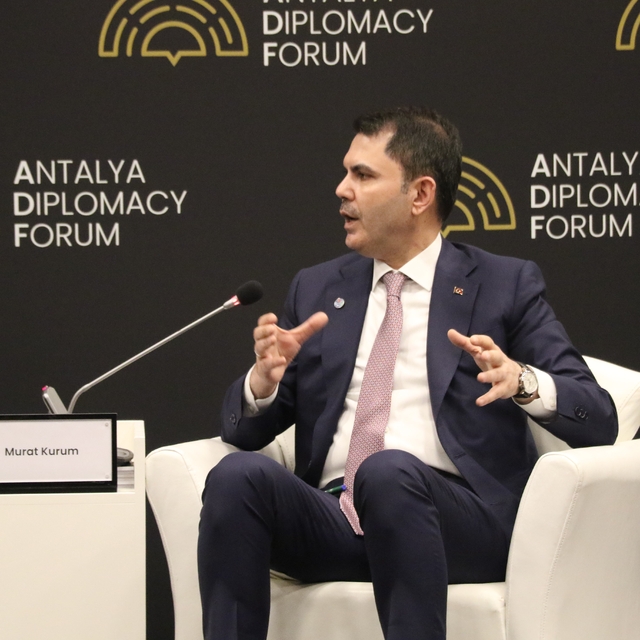 Bakan Murat Kurum'dan yeniden inşa için Türkiye'den küresel seferberlik mes...