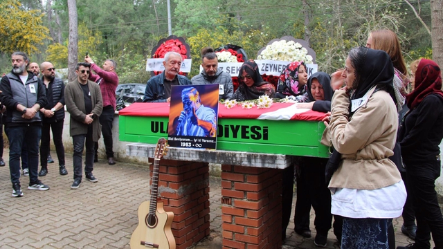 Müzisyen Rıza Tamer Şişman Akyaka'da toprağa verildi