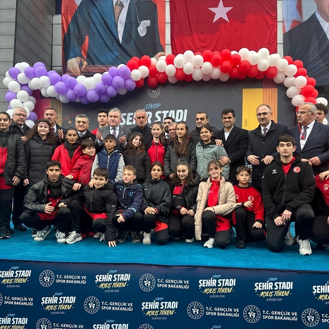Sinop Şehir Stadı'nın açılışı yapıldı
Bakan Bak: "Herkes Türkiye'ye organiz...