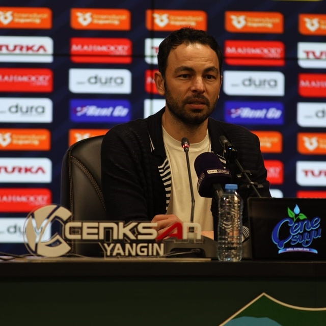 Selçuk İnan: "Penaltı pozisyonunu izlemedim"
Kocaelispor Teknik Direktörü S...