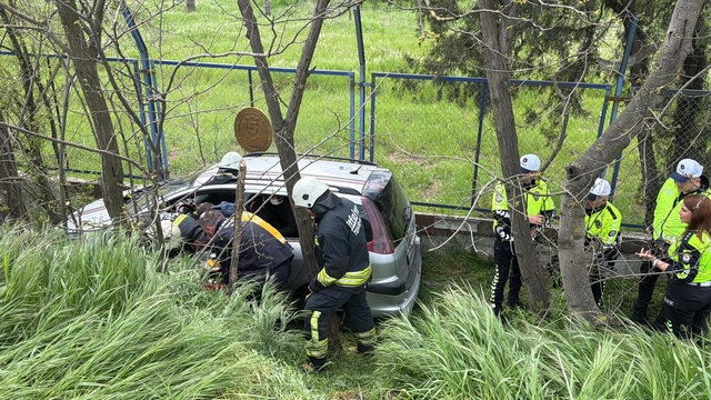 Tekirdağ'da devrilip duvara çarpan otomobilin sürücüsü hayatını kaybetti