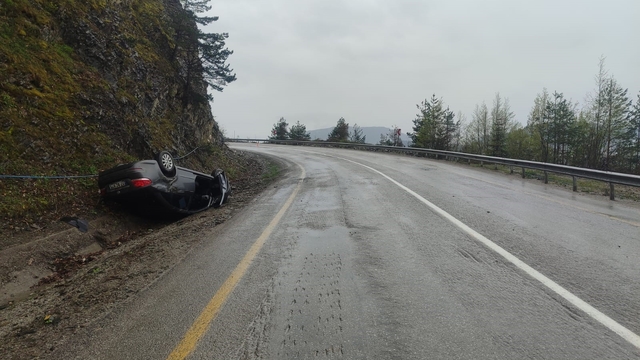 Takla atan otomobilden yara almadan kurtuldu