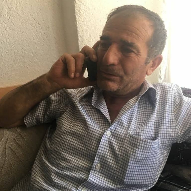 Traktörüne bağlı ilaç makinesini çıkarmak isterken sıkışarak öldü