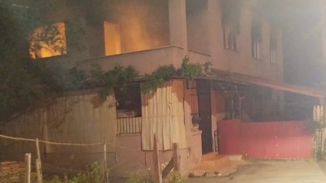 Dörtyol'da müstakil evden alevler yükseldi