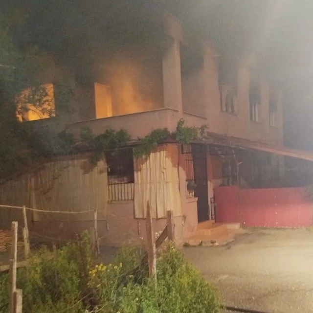 Dörtyol'da müstakil evden alevler yükseldi