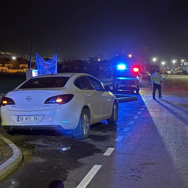 Polisten kaçan alkollü sürücü kaza yapınca yakayı ele verdi
1.22 promil alk...