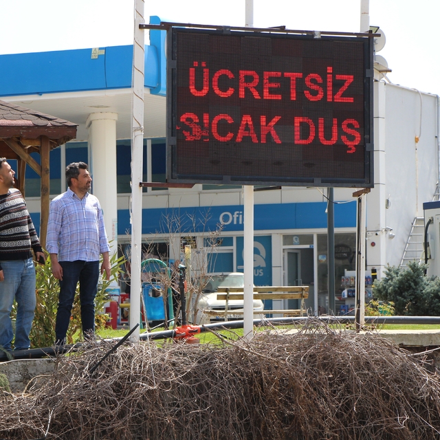 Akaryakıt istasyonundan ücretsiz sıcak duş