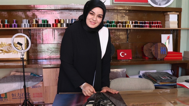 Evinin balkonunda başladığı filografi sanatını açtığı atölyesinde sürdürecek