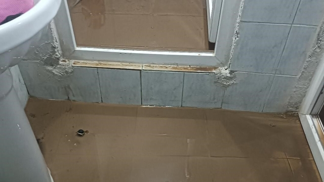 Siirt'te gece yağışı sele dönüştü, ev ve iş yerlerini su bastı