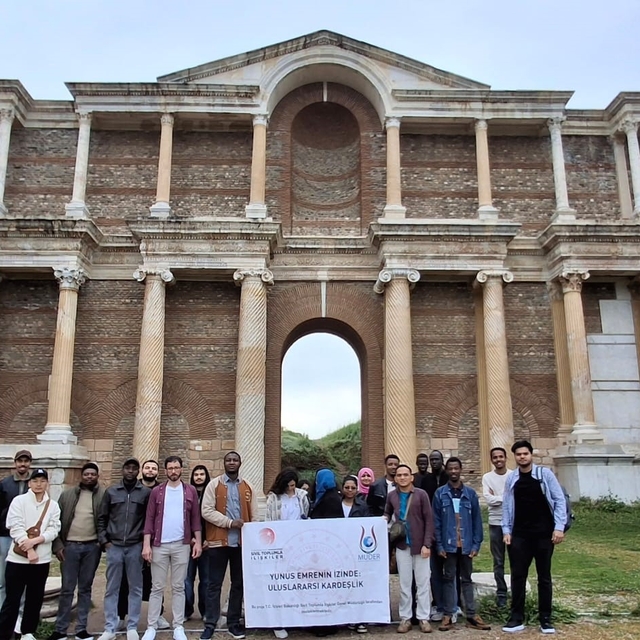Uluslararası öğrenciler Sardes'te tarihle buluştu